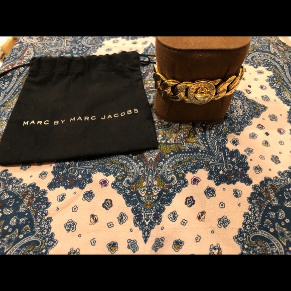 Marc Jacobs gold turnlock chain link bracelet - Picture 6 of 8
